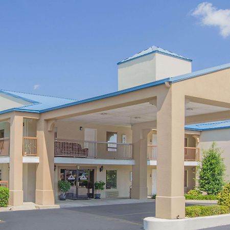 Days Inn & Suites By Wyndham Pine Bluff Exteriör bild