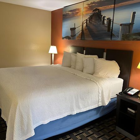 Days Inn & Suites By Wyndham Pine Bluff Exteriör bild