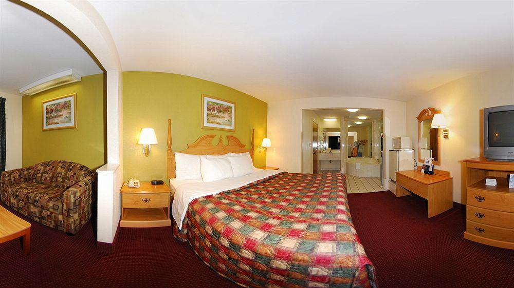 Days Inn & Suites By Wyndham Pine Bluff Exteriör bild