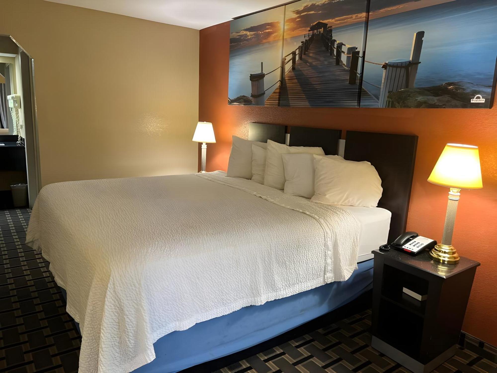 Days Inn & Suites By Wyndham Pine Bluff Exteriör bild