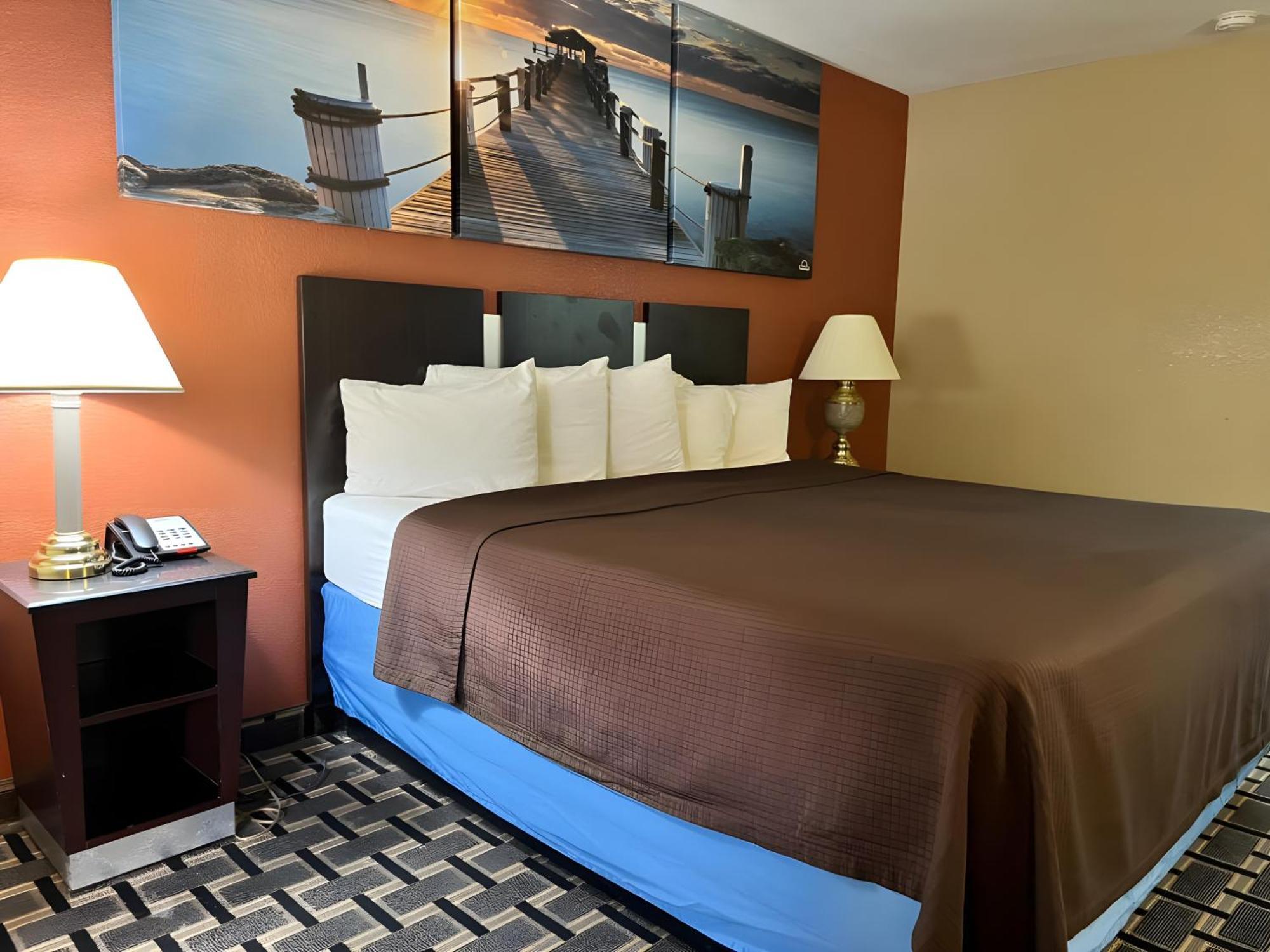 Days Inn & Suites By Wyndham Pine Bluff Exteriör bild