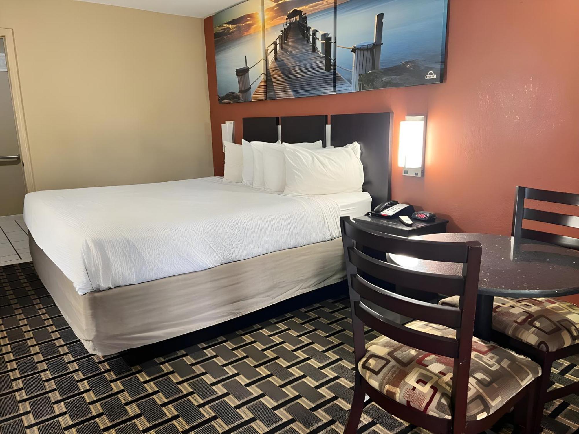 Days Inn & Suites By Wyndham Pine Bluff Exteriör bild