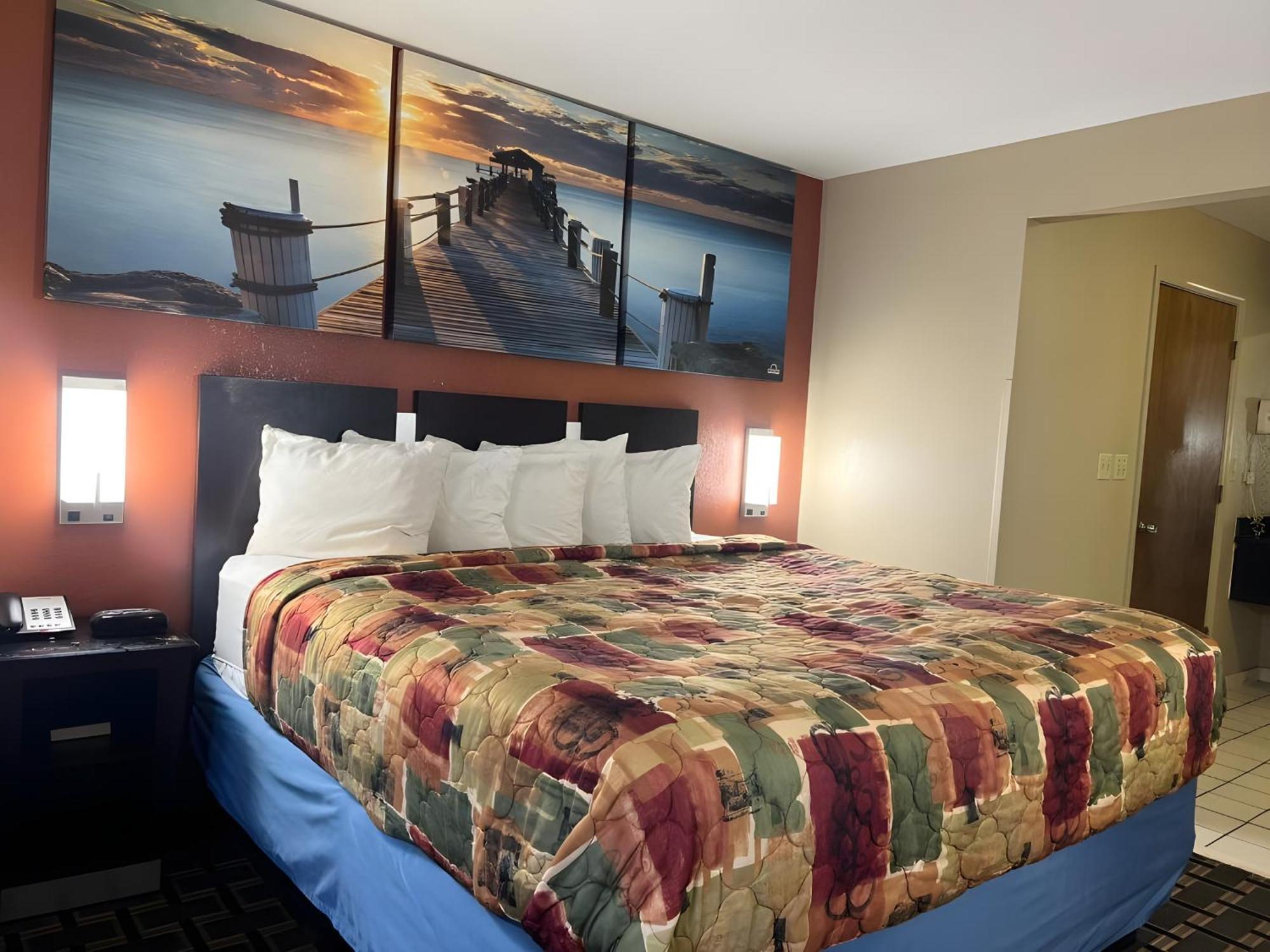 Days Inn & Suites By Wyndham Pine Bluff Exteriör bild